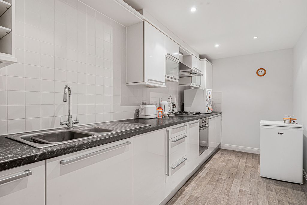 Additional image 12 of 2 bed flat for saleQuakers Court, Abingdon OX14