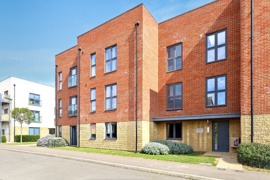 2 bed flat for sale21 Hop House Furrow Crescent, Curbridge, Witney OX29