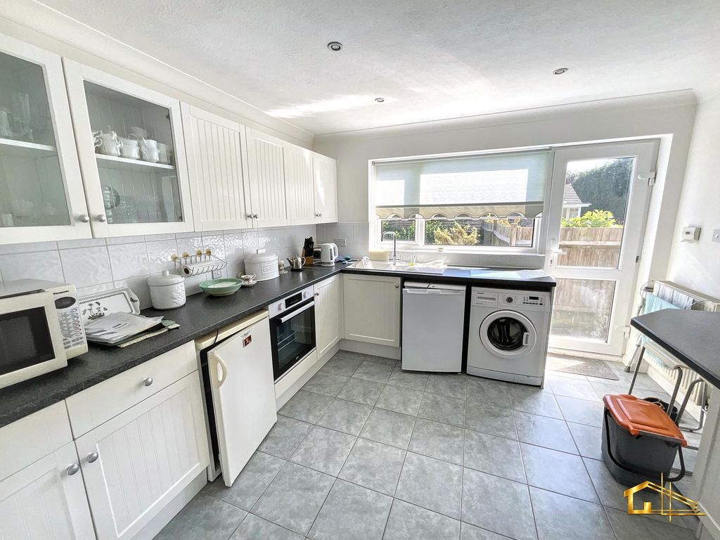 Additional image 6 of 3 bed detached bungalow for saleCooden Sea Road, Cooden, Bexhill-On-Sea TN39