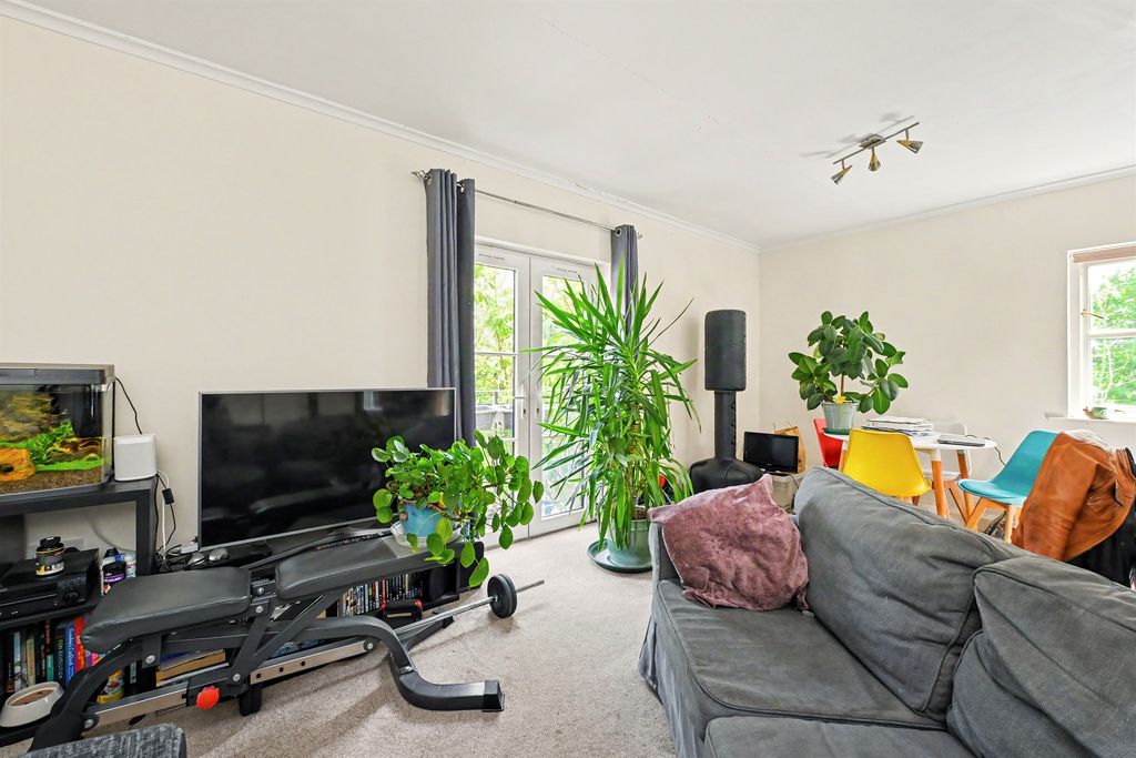 Additional image 4 of 2 bed flat for saleRavens Lane, Berkhamsted HP4