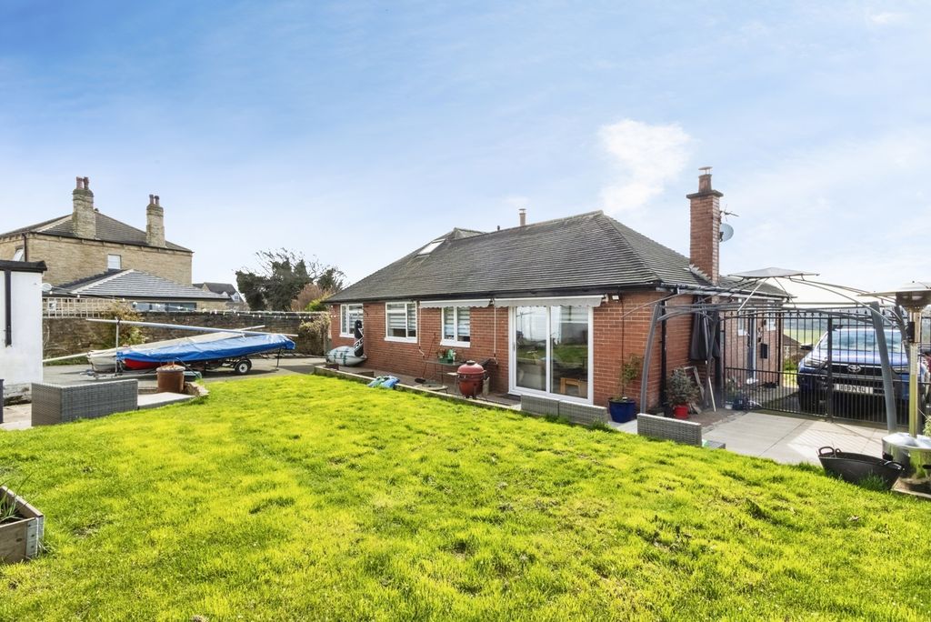 3 bed bungalow for saleSoothill Lane, Soothill, Batley, West Yorkshire WF17 photo 5