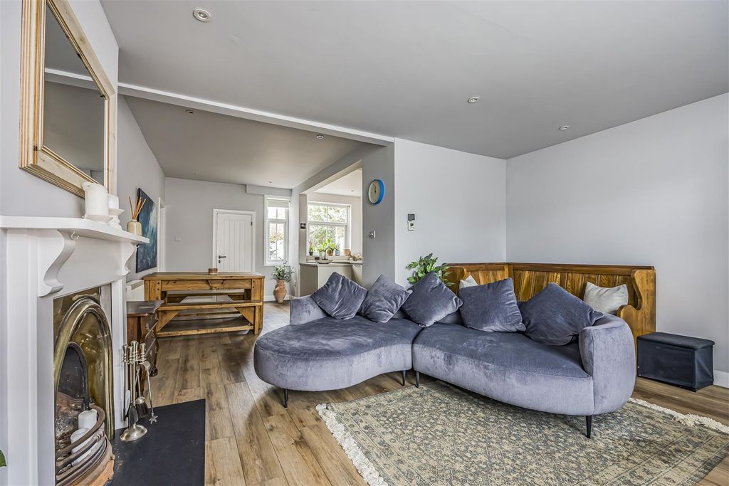 Additional image 4 of 2 bed flat for saleQueen Street, Emsworth PO10