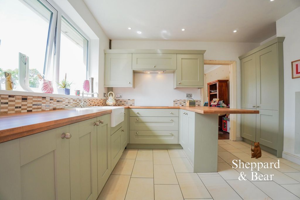 Additional image 4 of 3 bed detached bungalow for saleBall Road, Llanrumney, Cardiff CF3