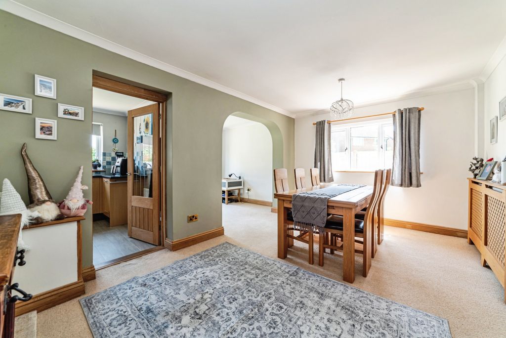 Additional image 9 of 4 bed detached house for saleSandpiper Way, Basingstoke RG22