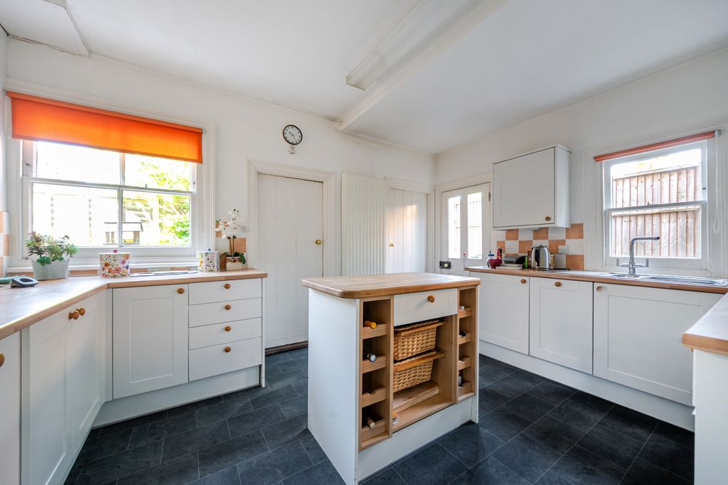 Additional image 5 of 6 bed detached house for saleCargate Avenue, Aldershot GU11