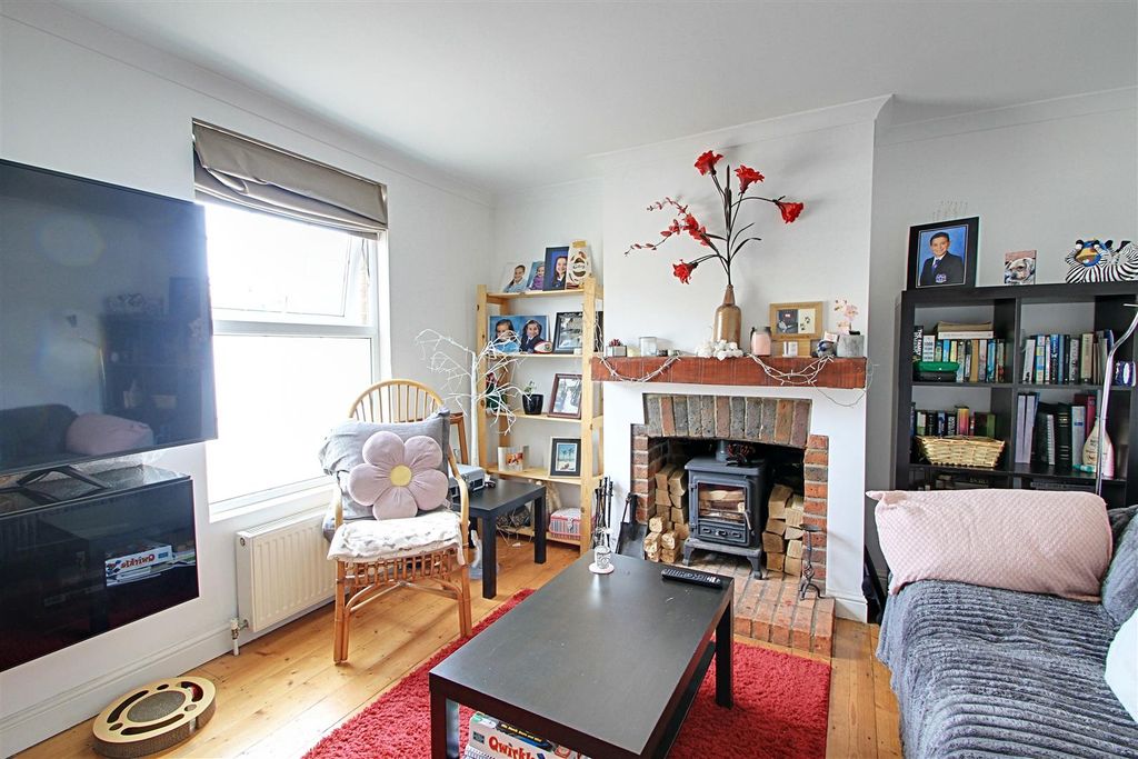 Additional image 2 of 4 bed property for saleAdrian Road, Abbots Langley WD5