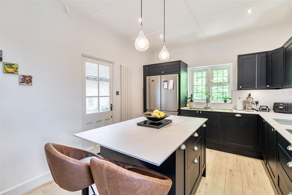 Additional image 11 of 3 bed flat for saleWinkworth Place, Banstead SM7