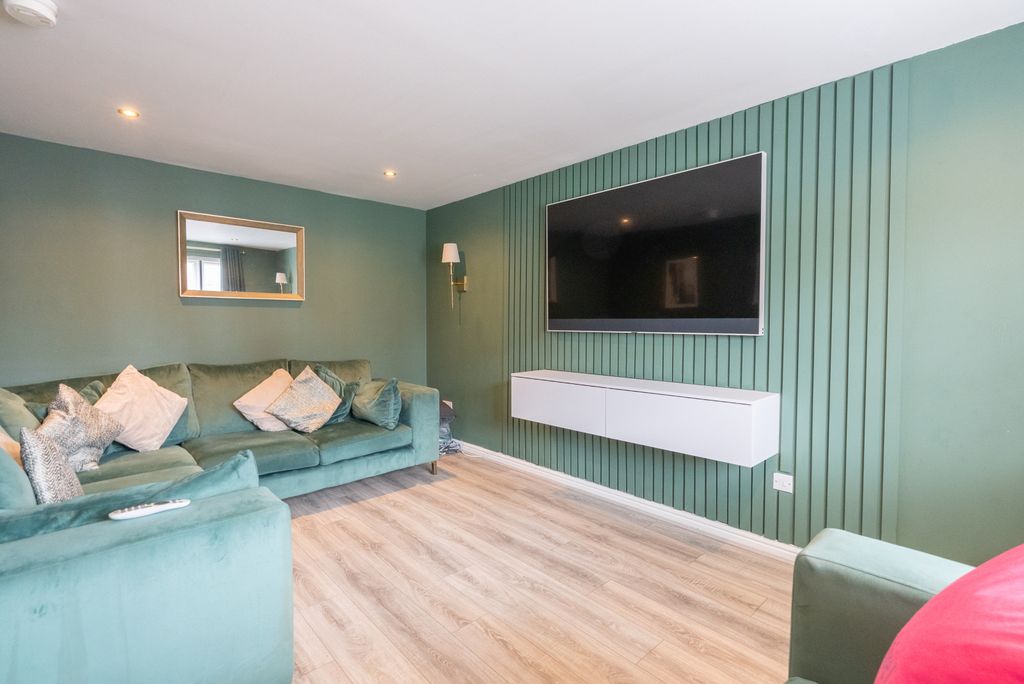 4 bed detached house for saleSundrum Court, Airdrie ML6 photo 3