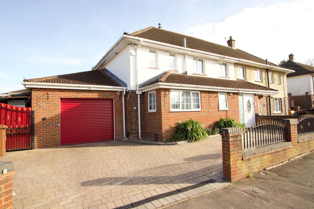 3 bed semi-detached house for saleGould Road, Chatham ME5