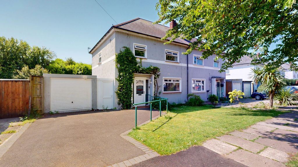 3 bed semi-detached house for salePen Y Dre, Rhiwbina, Cardiff CF14