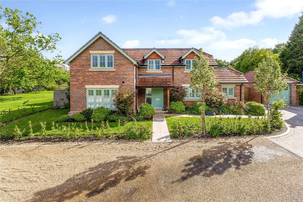 4 bed detached house for saleOak Farm Close, Ascot, Berkshire SL5
