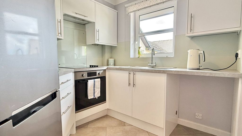 Additional image 6 of 2 bed flat for saleFlat 64, 11 Clachnaharry Road, Inverness IV3