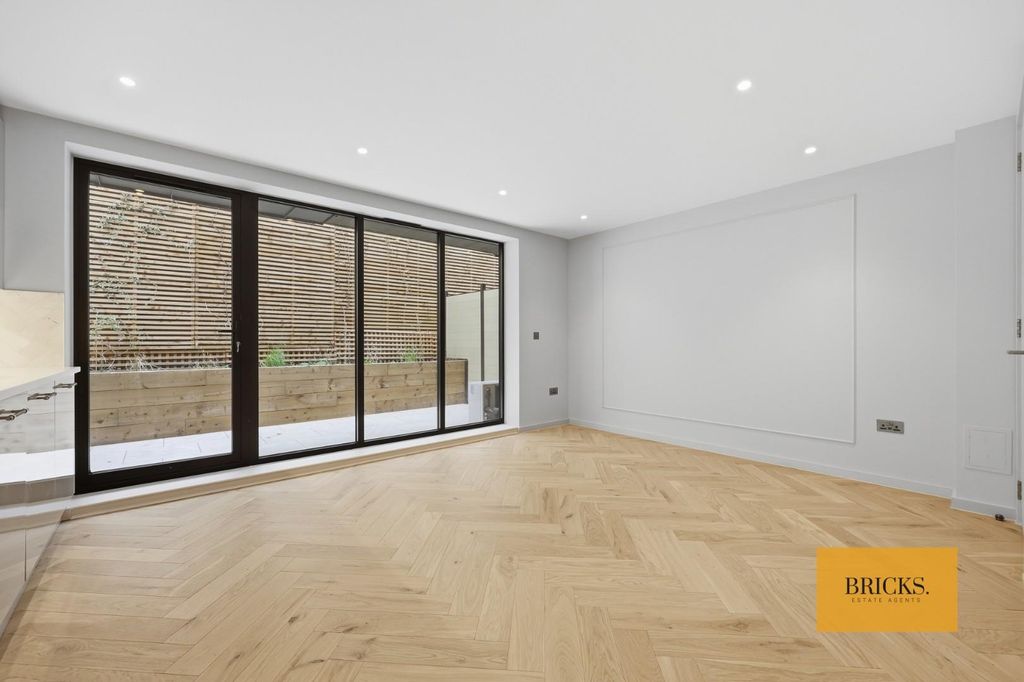 Additional image 5 of 1 bed flat for saleBuckhurst Mews, Queens Road, Buckhurst Hill IG9