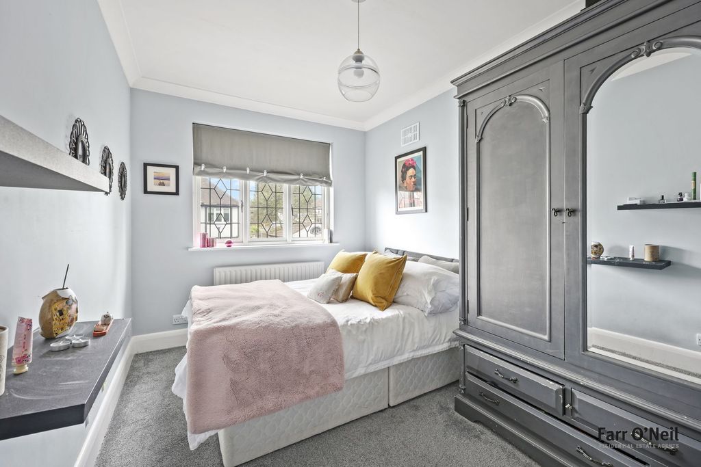 Additional image 24 of 4 bed semi-detached house for saleForest Side, Buckhurst Hill IG9