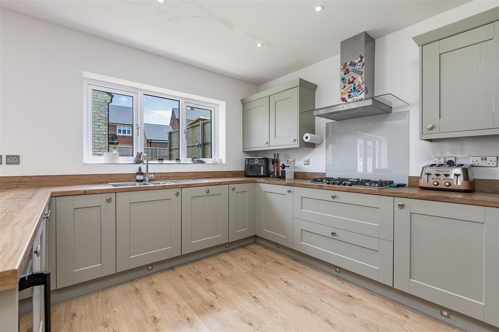Additional image 3 of 5 bed detached house for saleMerlin Drive, Barnard Castle DL12