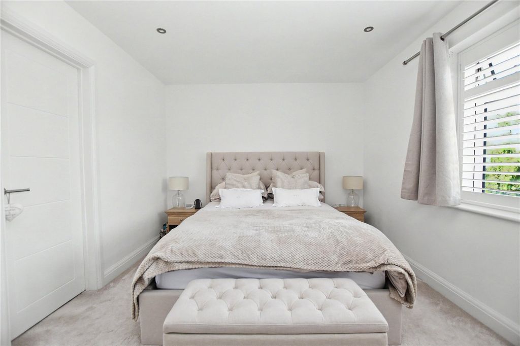 Additional image 23 of 4 bed semi-detached house for saleHaslemere Road, Bexleyheath DA7