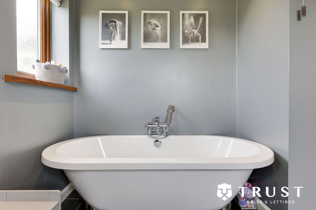 Additional image 25 of 3 bed detached house for saleMill Lane, Batley WF17