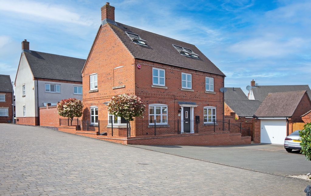 5 bed detached house for saleSpitfire Road, Castle Donington DE74