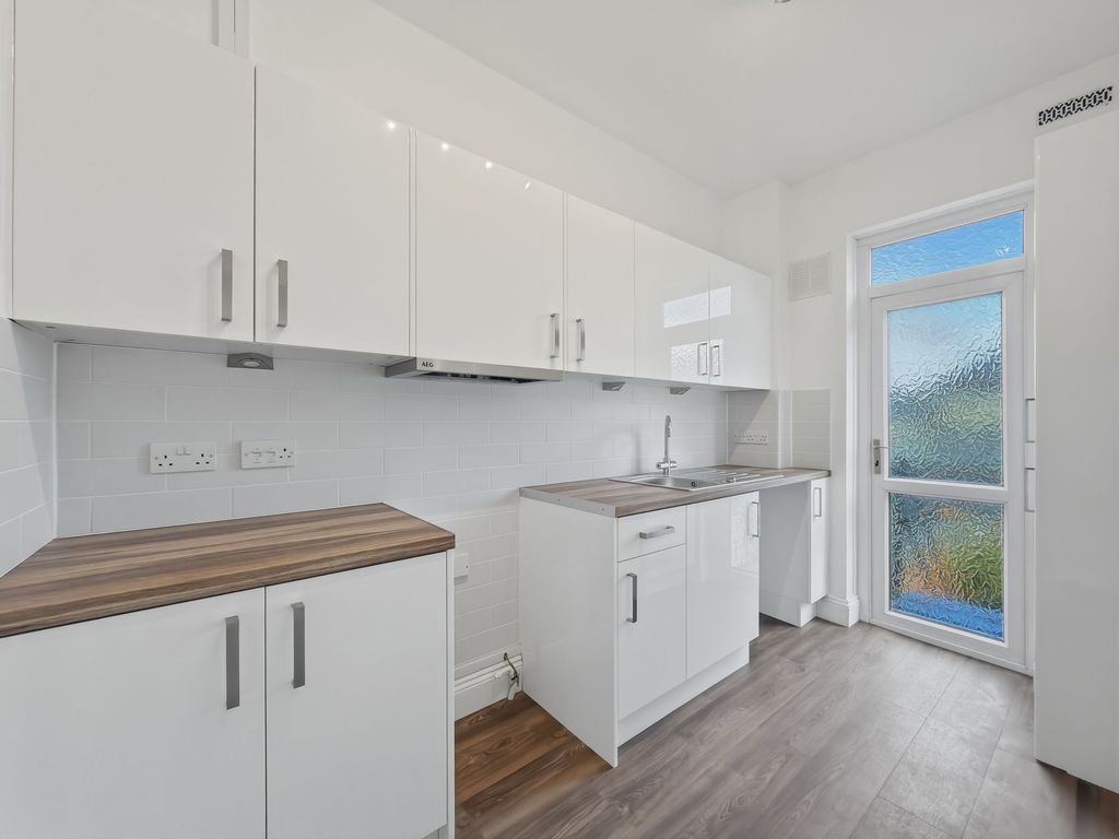 Additional image 2 of 2 bed flat for saleRichmond Road, Newport NP19