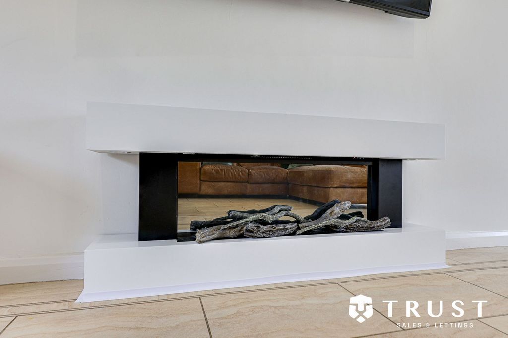 Additional image 6 of 3 bed detached house for saleMill Lane, Batley WF17