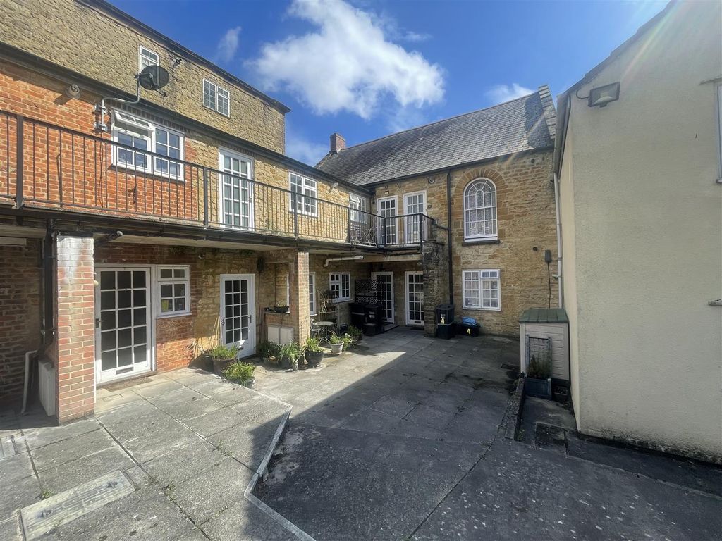 2 bed maisonette for saleEast Street, Crewkerne - Sensible Offers Considered TA18