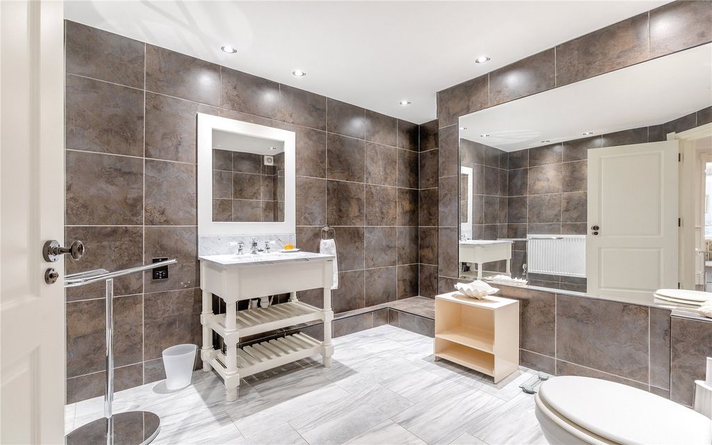 Additional image 17 of 3 bed flat for saleSuffolk Road, Altrincham, Cheshire WA14