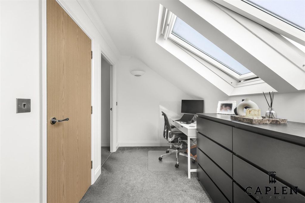 Additional image 15 of 2 bed flat for saleBeatrice Court, Buckhurst Hill IG9