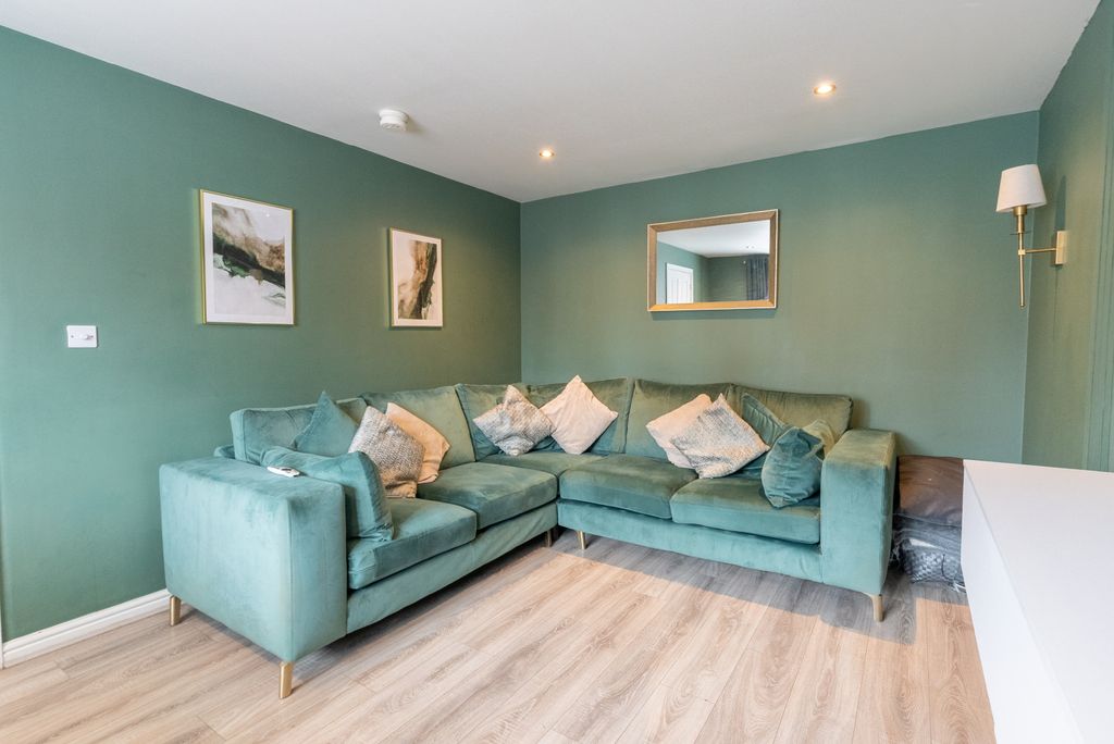 4 bed detached house for saleSundrum Court, Airdrie ML6 photo 4