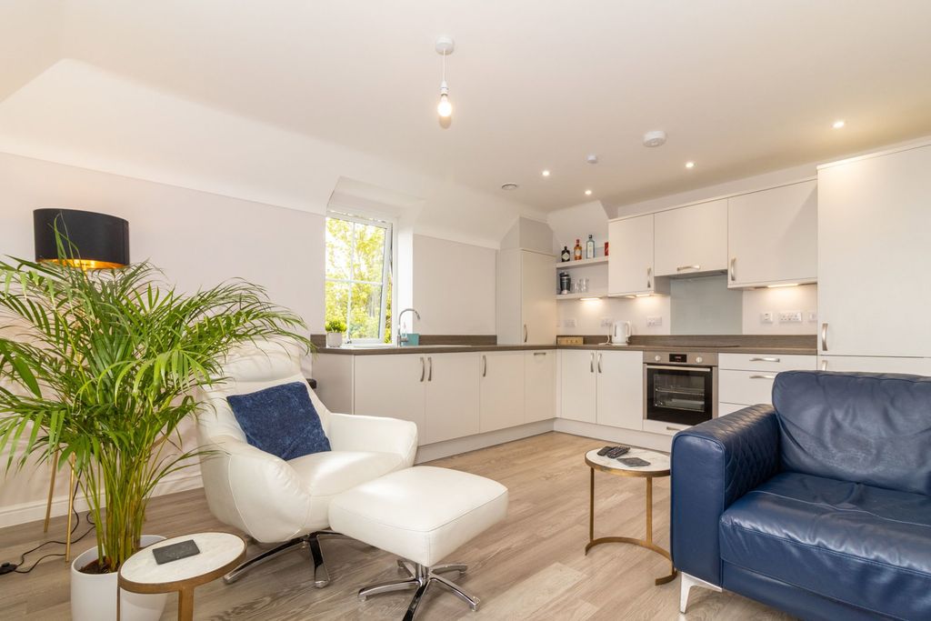 Additional image 4 of 2 bed flat for saleThe Old Police House, Station Road, Alresford SO24