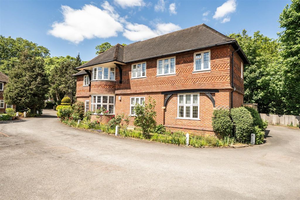 Additional image 24 of 3 bed flat for saleWinkworth Place, Banstead SM7