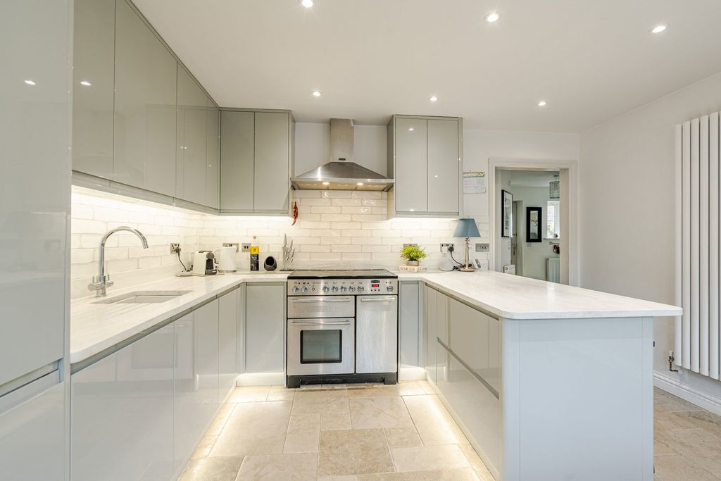 Additional image 4 of 5 bed detached house for saleChurch Rise, Burton SN14