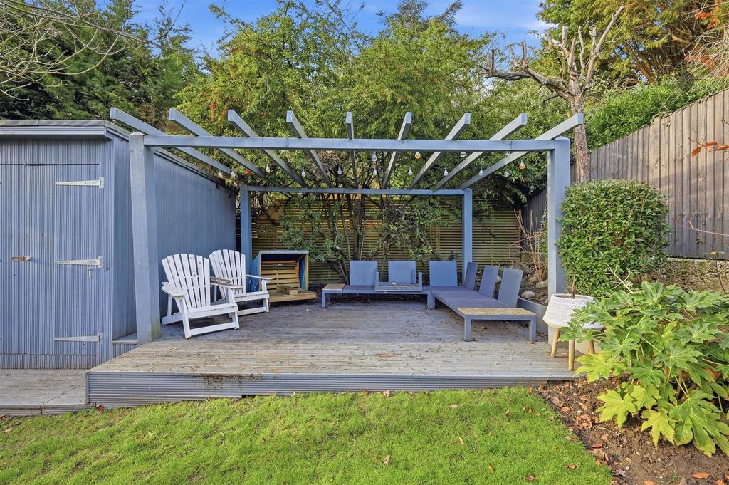 Additional image 39 of 4 bed detached house for saleRussell Road, Buckhurst Hill IG9
