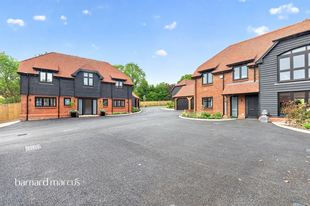 Additional image 34 of 4 bed detached house for saleHuntersfield Farm, Fairlawn Road, Banstead SM7