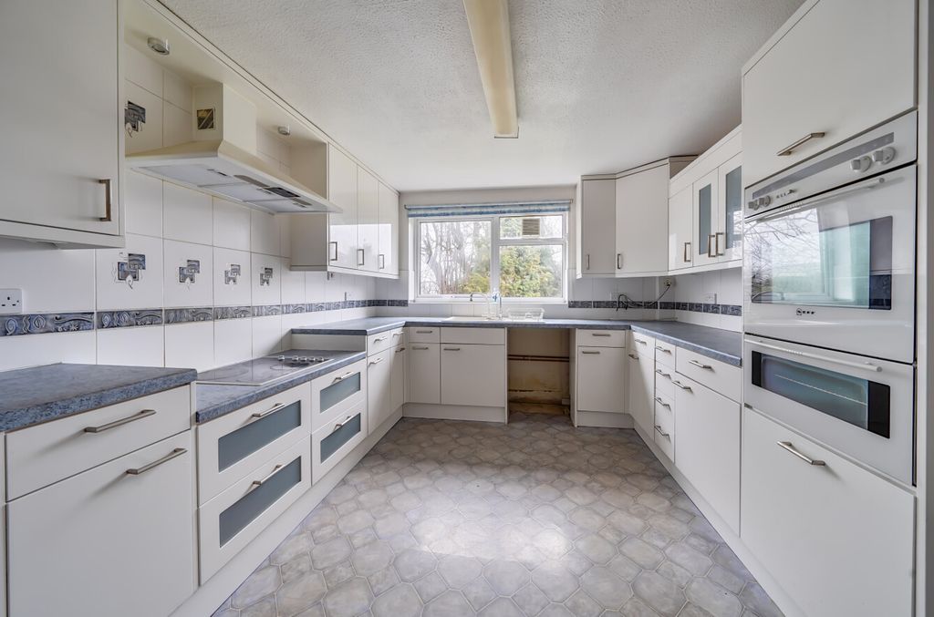 Additional image 5 of 4 bed detached house for saleBalmoral Close, Alton, Hampshire GU34