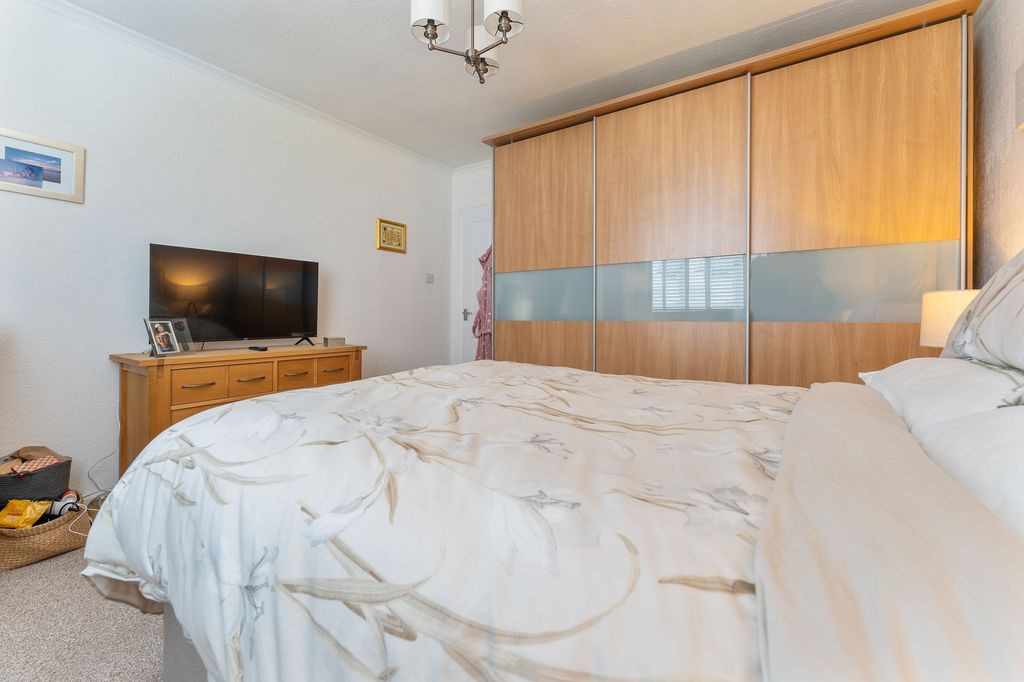 Additional image 11 of 2 bed flat for saleMackenzie Drive, Kilbarchan PA10