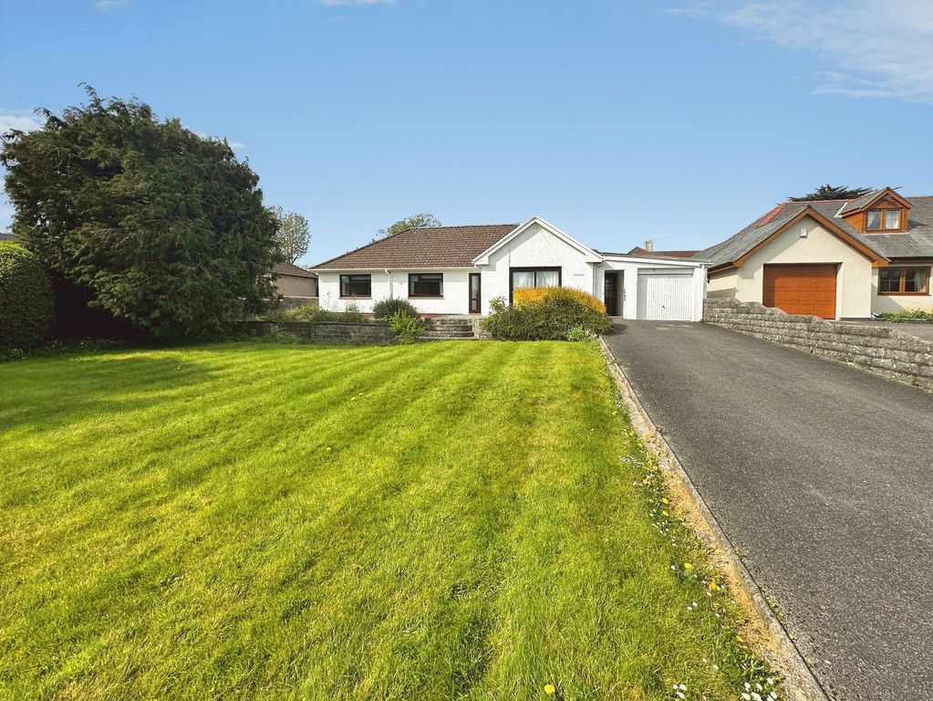 4 bed bungalow for saleWind Street, Laleston CF32