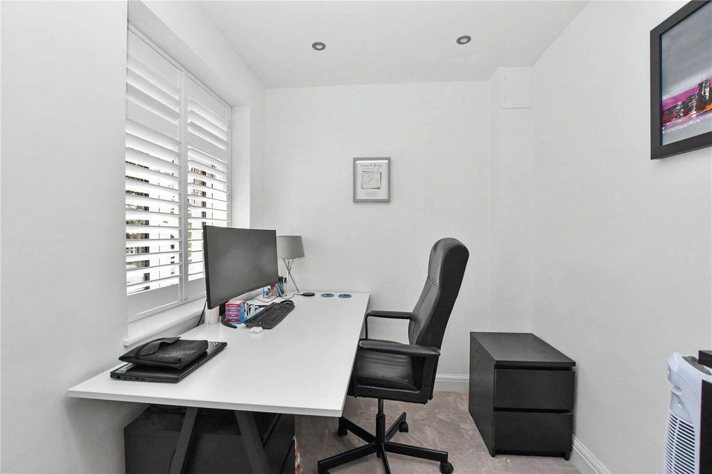 Additional image 5 of 4 bed semi-detached house for saleHaslemere Road, Bexleyheath DA7