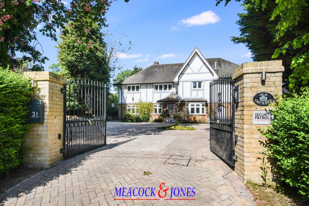 5 bed detached house for saleHillwood Grove, Hutton Mount, Brentwood CM13