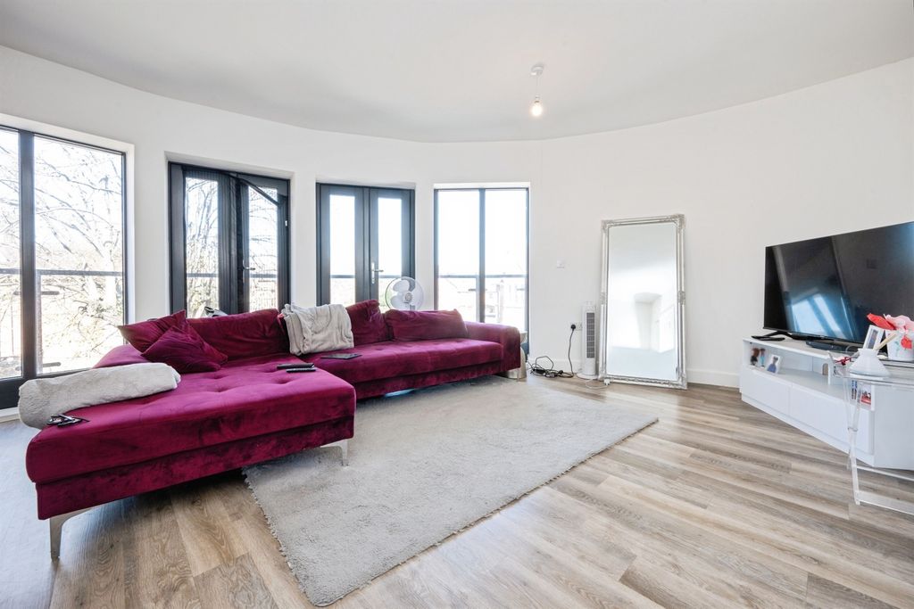 Additional image 2 of 2 bed flat for saleLinden Road, Bedford MK40