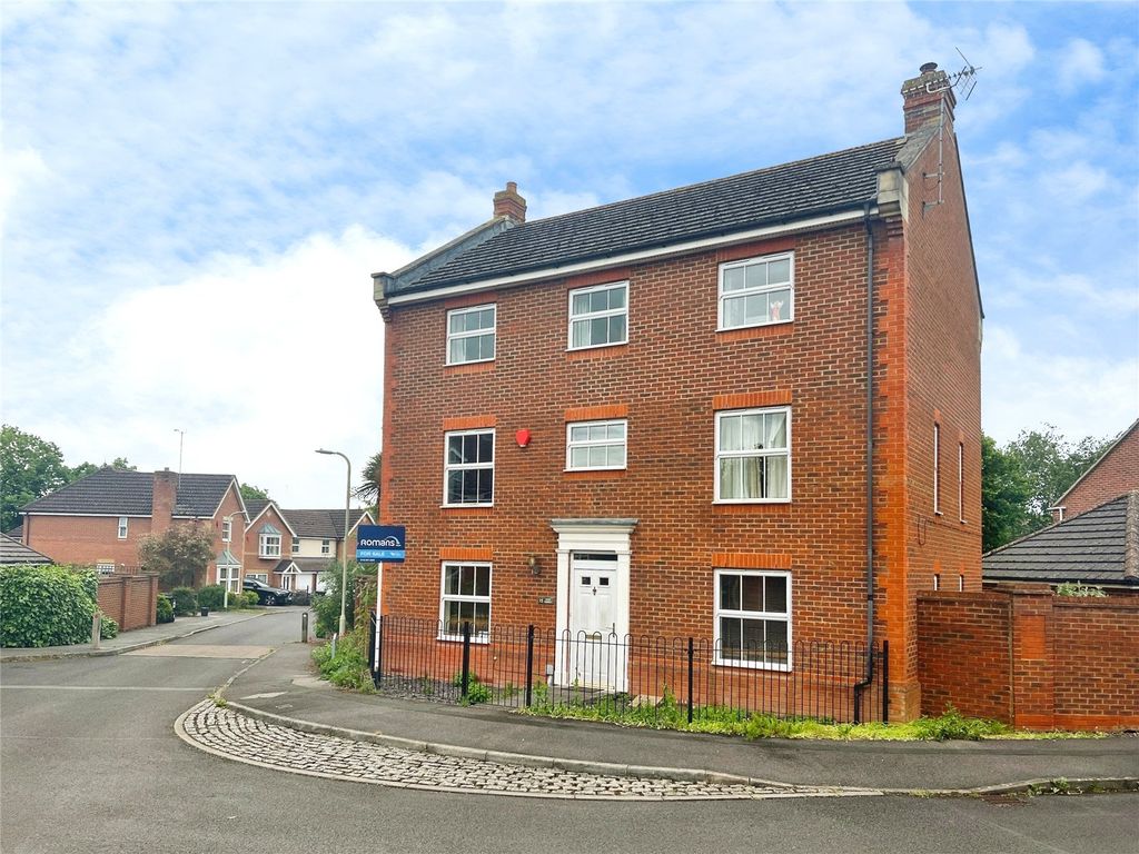 5 bed detached house for saleArbery Way, Arborfield, Reading RG2