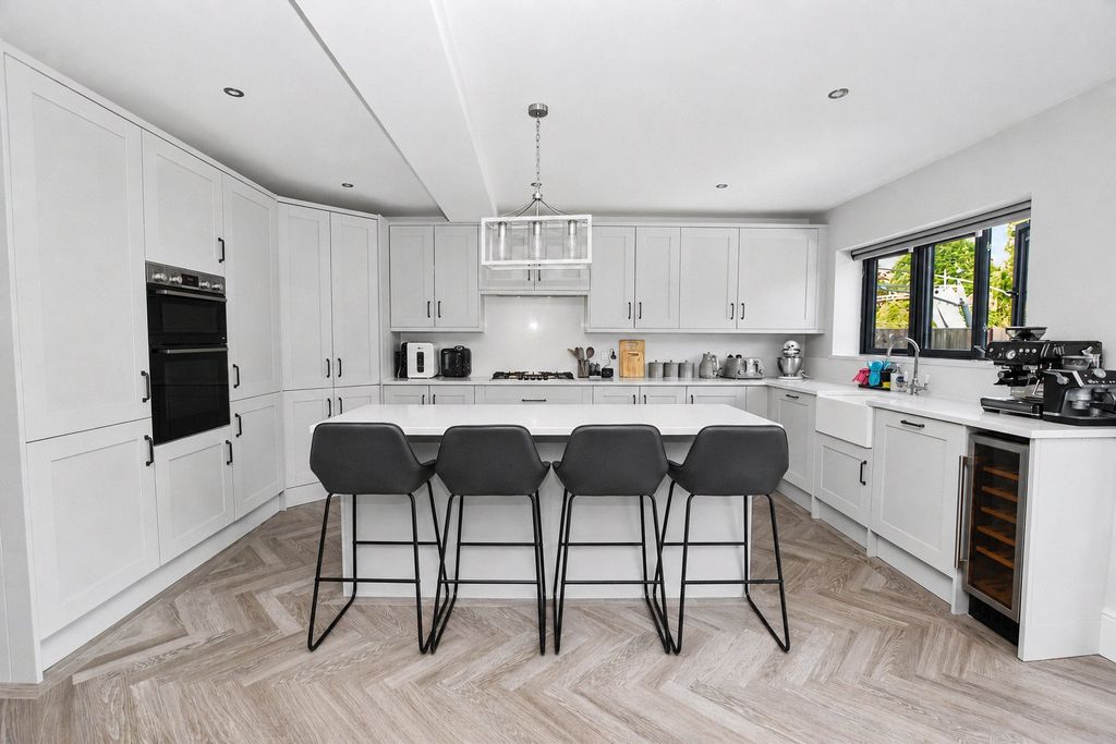 Additional image 7 of 4 bed semi-detached house for saleHaslemere Road, Bexleyheath DA7