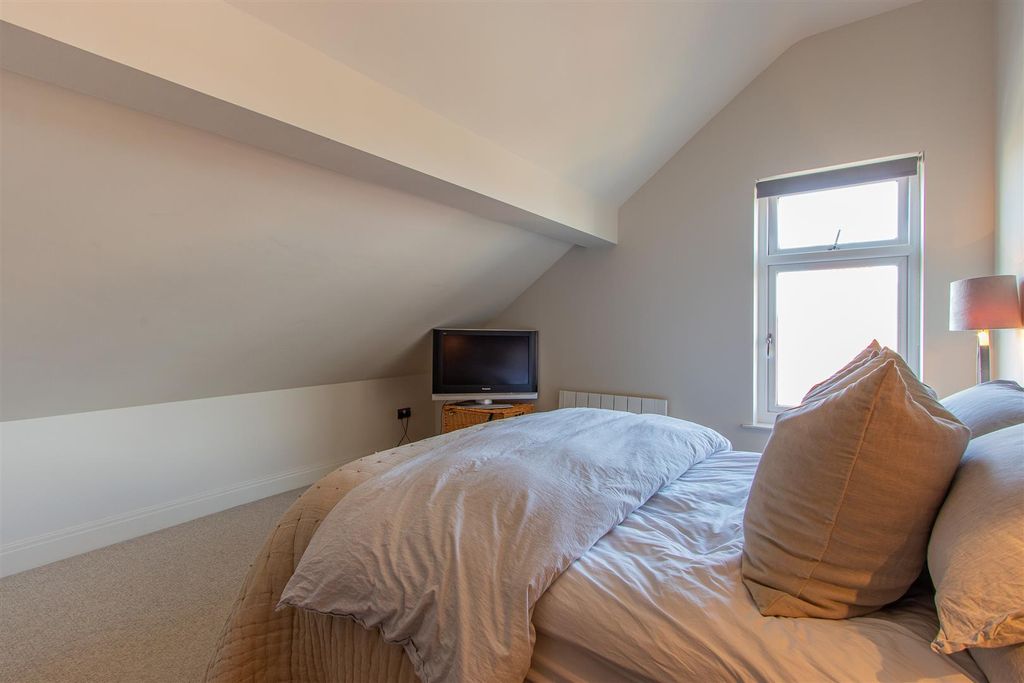 Additional image 8 of 2 bed flat for saleWaterloo Gardens, Penylan CF23