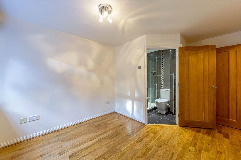 Additional image 7 of 2 bed flat for saleChesham Road, Berkhamsted HP4