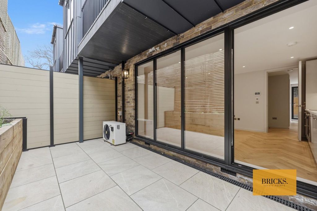 Additional image 14 of 1 bed flat for saleBuckhurst Mews, Queens Road, Buckhurst Hill IG9