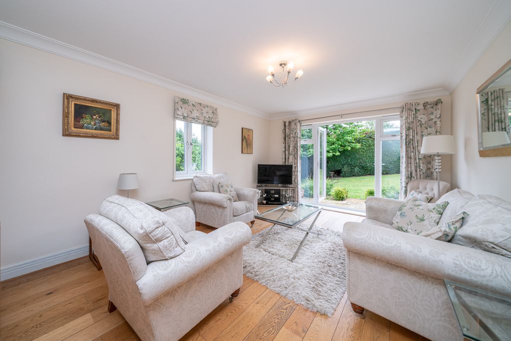 Additional image 2 of 2 bed flat for saleChesham Road, Berkhamsted HP4