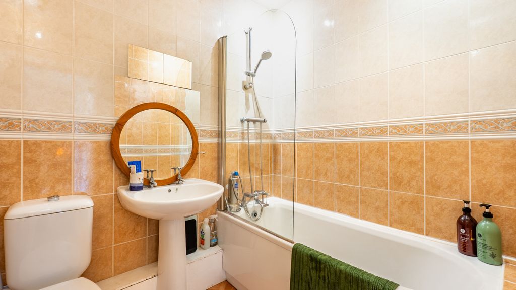 Additional image 13 of 2 bed flat for saleApt. 2 Charles Street Close, Peel IM5