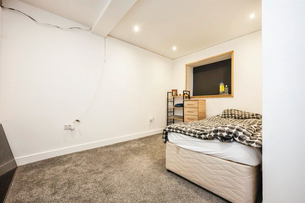 Additional image 8 of 3 bed flat for saleAshburnham Road, Bedford MK40