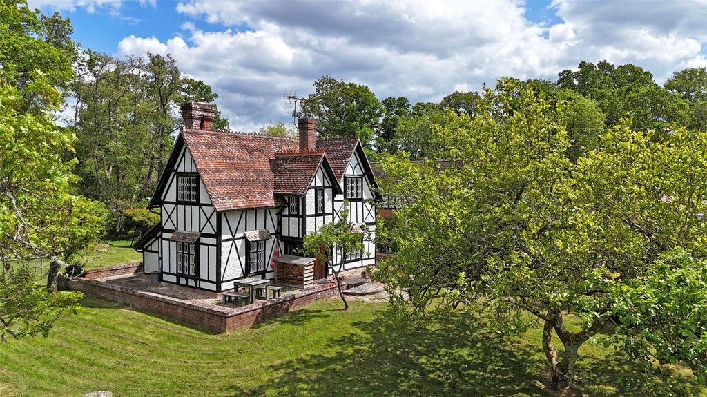 4 bed detached house for saleMill Lane, Brockenhurst, Hampshire SO42