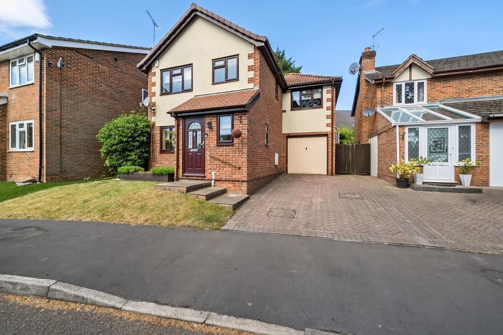 3 bed detached house for saleBagshot, Surrey GU19