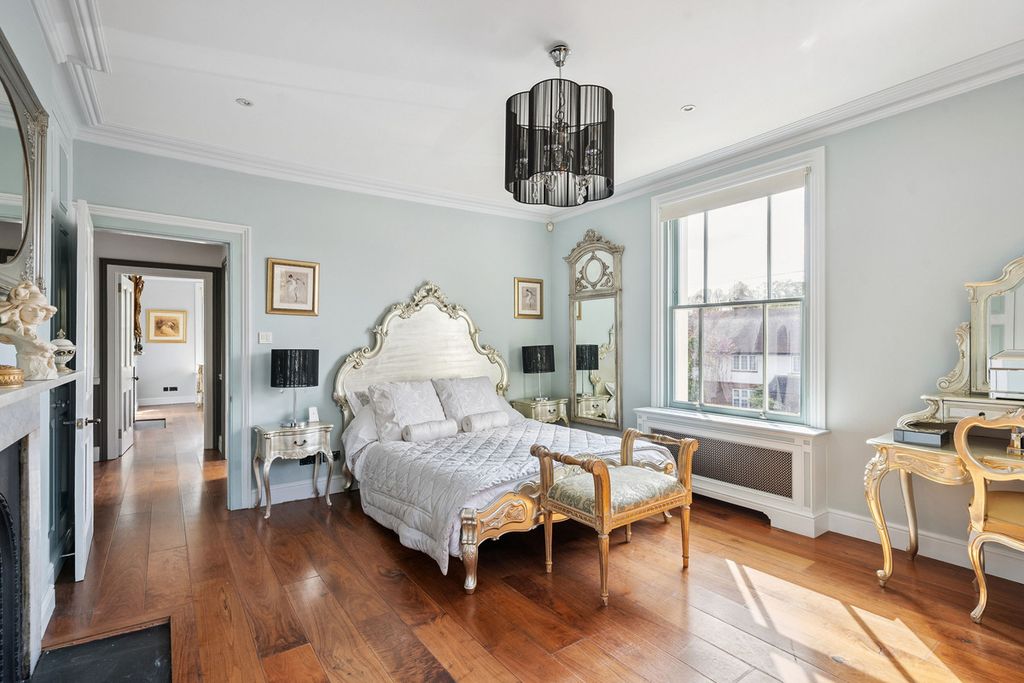 Additional image 22 of 6 bed detached house for saleChurchfields, Broxbourne EN10